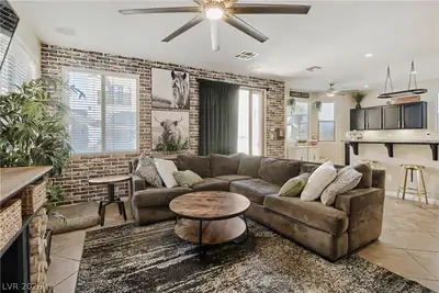 9008 Townbridge Avenue Living Room