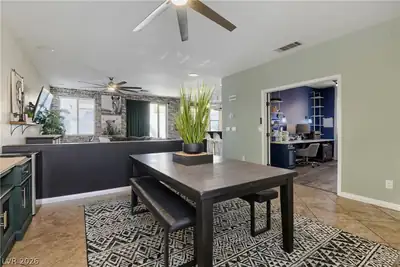9008 Townbridge Avenue Dining Area