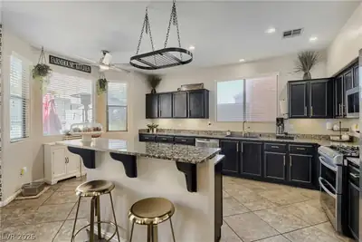 9008 Townbridge Avenue Kitchen