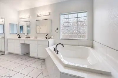 6102 Rocketman Circle Primary Bathroom