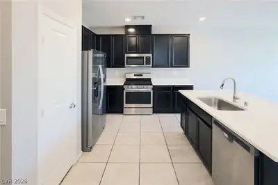 5322 Lazy Breeze Avenue Kitchen