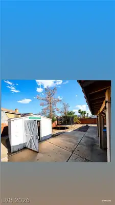 708 Canyon Country Circle Yard