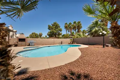5322 Sandstone Drive Las Vegas, NV 89142