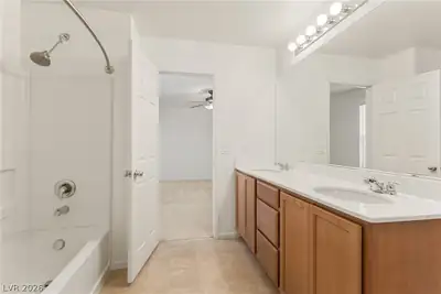 8640 Bella Sparkle Avenue Primary Bathroom