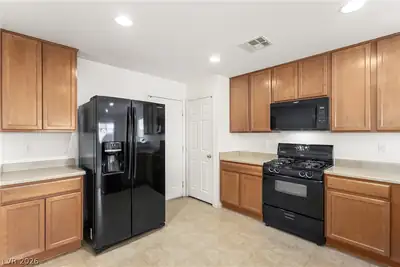 8640 Bella Sparkle Avenue Kitchen