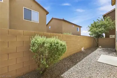 4508 Mollison Mesa Court Yard