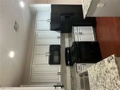 7757 PATINA THREADS Court Kitchen