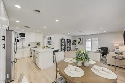 431 Scenic Drive Dining Area