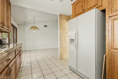 6592 Peachtree Lane Kitchen