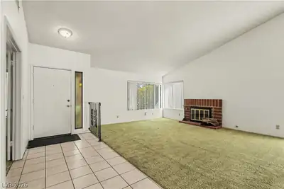 6592 Peachtree Lane Entrance Foyer