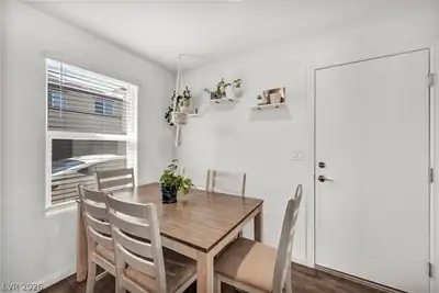 2742 Champagne Gold Avenue Dining Area