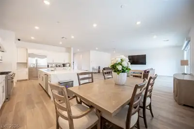 3904 Aiden Creek Avenue Dining Area