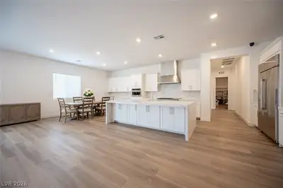 3904 Aiden Creek Avenue Kitchen