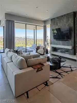 467 Serenity Point Drive Living Room