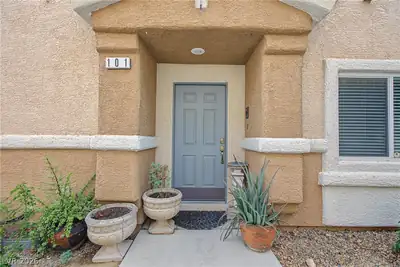 8749 Horizon Wind Avenue 101 Entry