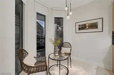 2877 Paradise Road 906 Breakfast Area