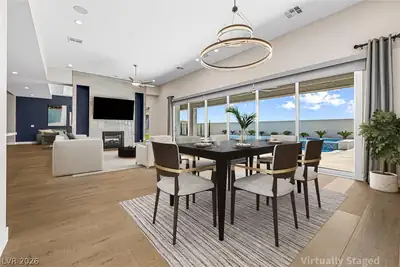 8840 Harvest Sunset Street Dining Area