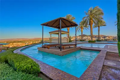 36 Via Vasari 101 Pool