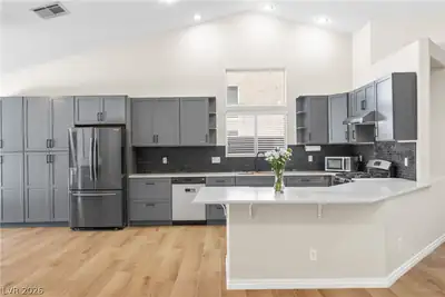 7233 Hawk Haven Street Kitchen