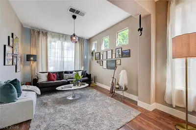 3028 Carbondale Street Living Room