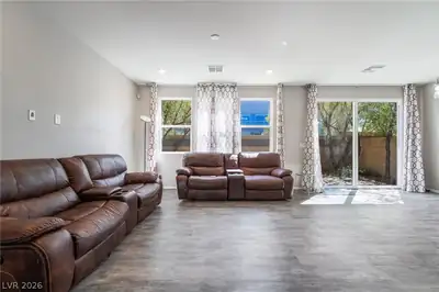 5546 Lushan Street Living Room