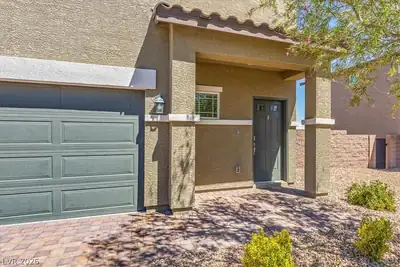 7910 Diamond Sky Avenue Entry