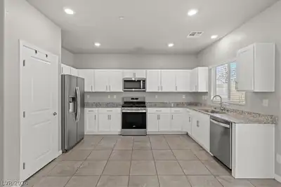 7910 Diamond Sky Avenue Kitchen