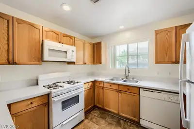 401 Amber Pine Street 103 Kitchen