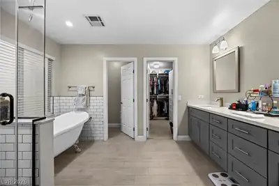 9797 Vista Crest Avenue Primary Bathroom