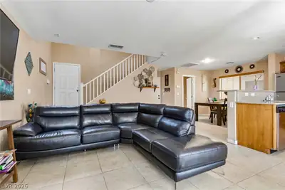 6495 Chettle House Lane Living Room