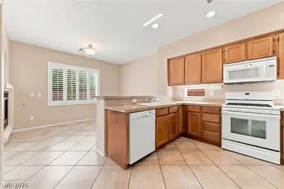 11436 Diveley Avenue Kitchen