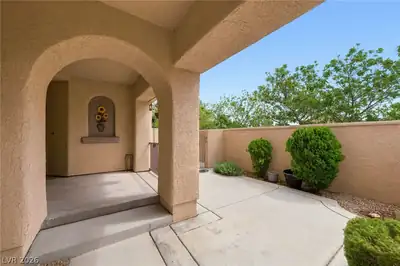 11436 Diveley Avenue Patio