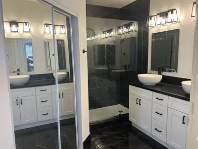 1401 Seward Street 201 Primary Bathroom