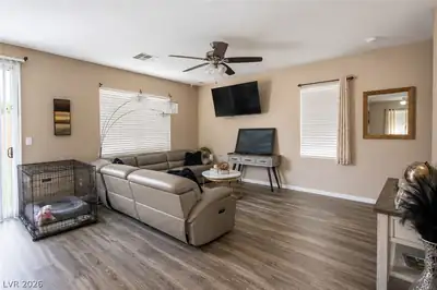 6338 Pronghorn Ridge Avenue Living Room