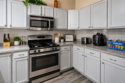 6338 Pronghorn Ridge Avenue Kitchen