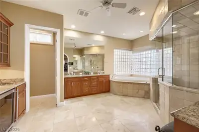 2807 Richmar Avenue Primary Bathroom