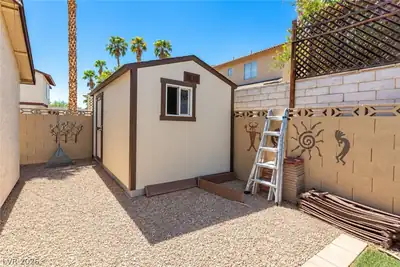 2412 Cherrywood Street Yard