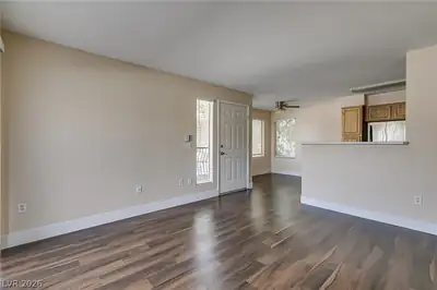 5710 East Tropicana Avenue 2106 Living Room
