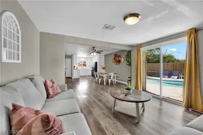 805 North 19th Street Living Room