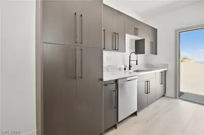 2001 South Dandelion Street 4 Kitchen