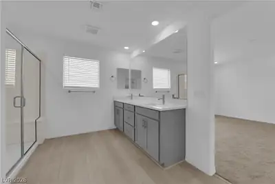 5925 Obsidian Sky Avenue Primary Bathroom