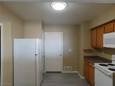 7255 West SUNSET Road 2029 Kitchen