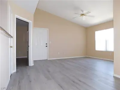 7255 West SUNSET Road 2029 Living Room