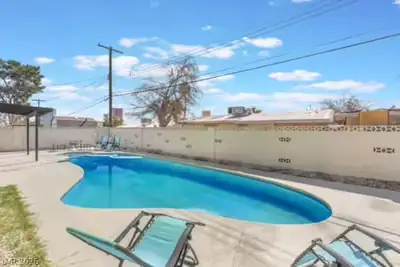 3101 Kings Way Pool