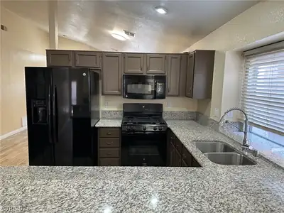 2113 Feather Bush Street Kitchen