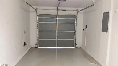 7245 Pine Barrens Street, Las Vegas, NV 89148 Garage