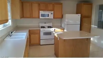 7245 Pine Barrens Street, Las Vegas, NV 89148 Kitchen