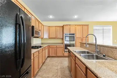 5656 Almocita Court Kitchen