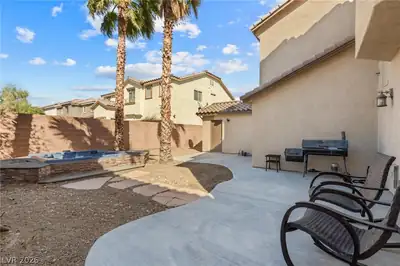 5656 Almocita Court Yard