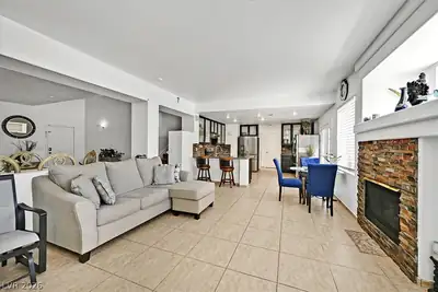 1416 Phyllis Living Room
